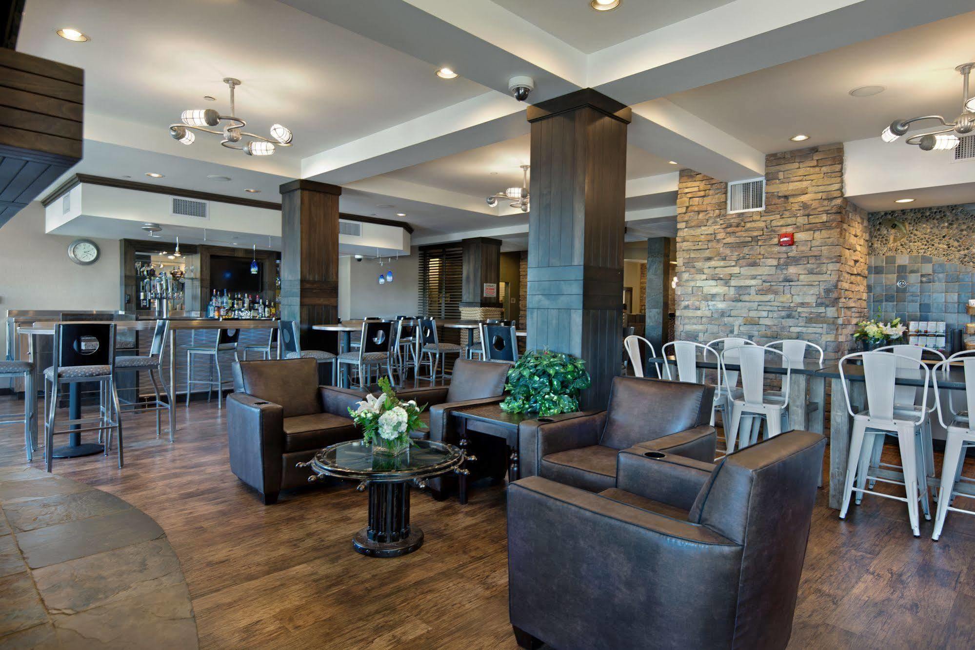 Oxford Suites Silverdale Exterior foto